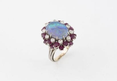 Bague cocktail en or gris (750) formée de...