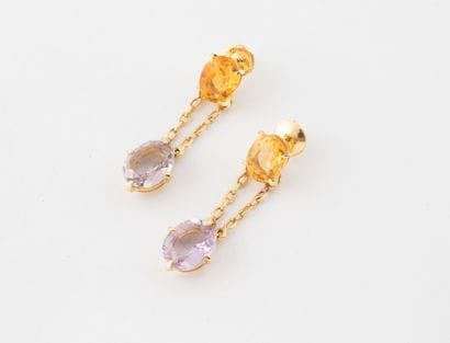 Paire de pendant d'oreilles en or jaune (750)...