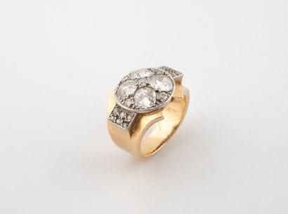 Bague en or jaune (750) et platine (850)...
