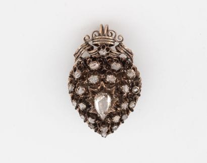 Broche pendentif en or rose (375) et argent...