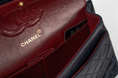 CHANEL
Sac classique 25 cm à double rabat...