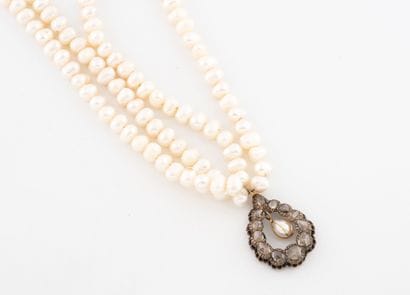Collier à deux ranges de perles d'eau douce,...