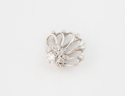 Broche en or gris (750) et platine (950)...