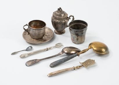 Lot :
* d'objets en argent (950 - Minerve)...