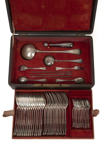Partie de ménagère en argent (950) à décor...