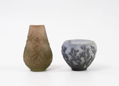 Etablissements GALLE
Lots de deux vases :
-...