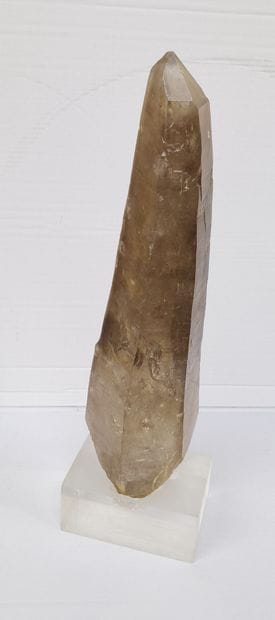 Grand cristal pointu de quartz fumé. 
H....