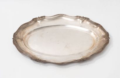 Plat ovale chantourné en argent (950) au...