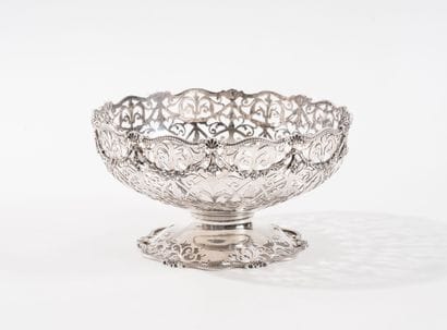 MAPPIN & WEBB, London.
Petite coupe sur piédouche...