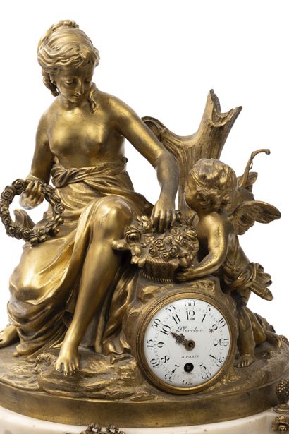 Importante pendule borne en bronze doré ornée...