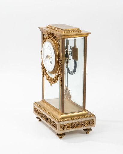 Pendule cage en laiton, ornementations de...