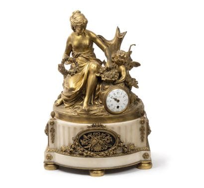 Importante pendule borne en bronze doré ornée...