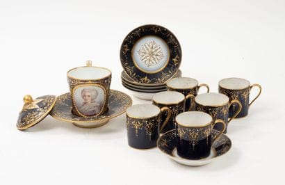 Ensemble en porcelaine à décor de frise de...