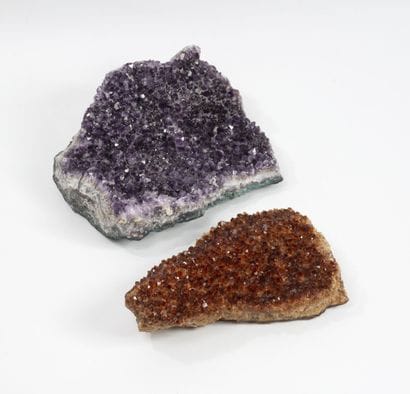 BRESIL
Deux blocs de quartz de couleur (améthyste...