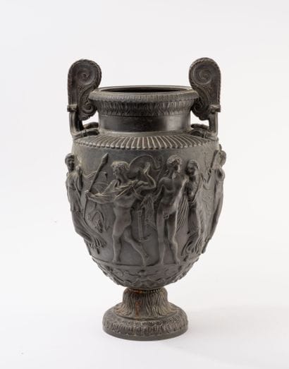 D'après l'Antique. 
Vase cratère sur piédouche,...