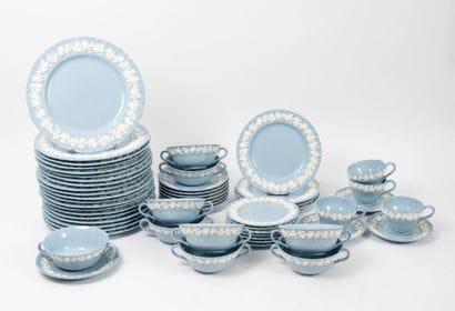 WEDGWOOD
Partie de service de table en faïence...