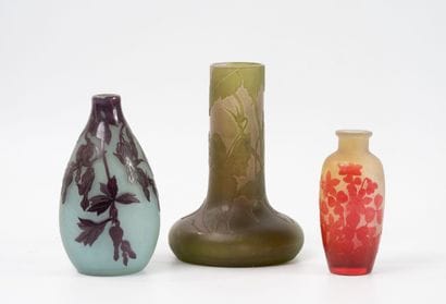 Lot de 3 vases :
- DELATTE 
Vase ovoïde à...