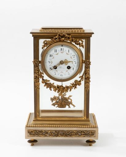Pendule cage en laiton, ornementations de...