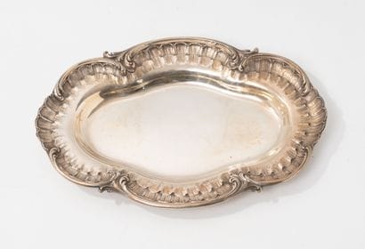 Petit plateau oblong quadrilobé en argent...