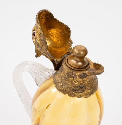 Flacon à parfum en forme de perroquet.
Le...