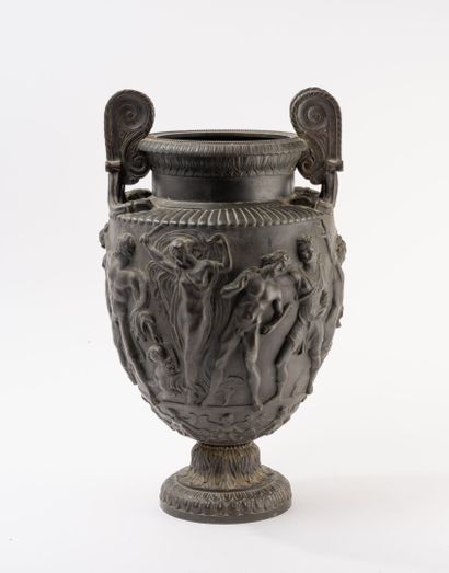 D'après l'Antique. 
Vase cratère sur piédouche,...