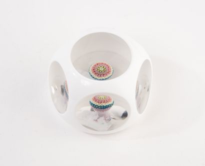 SAINT-LOUIS
Crystal paperweight.
White overlay...