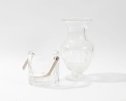 SAINT-LOUIS
Two pieces of cut crystal:
-...