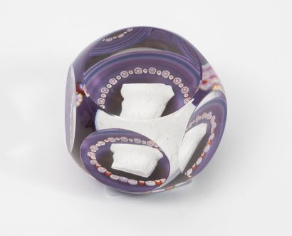 SAINT-LOUIS
Crystal paperweight.
Decorated...