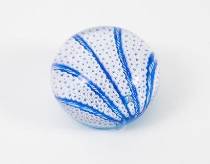 SAINT-LOUIS
Crystal paperweight.
Fan-shaped...