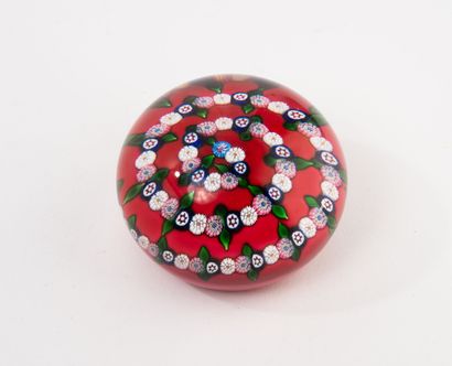 SAINT-LOUIS
Crystal paperweight.
Decorated...