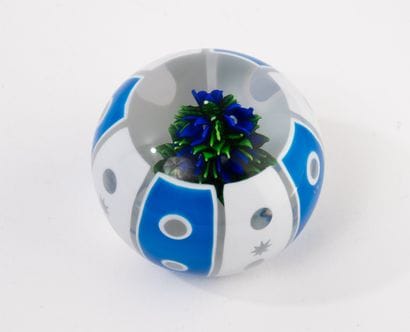 SAINT-LOUIS
Crystal paperweight.
Decorated...
