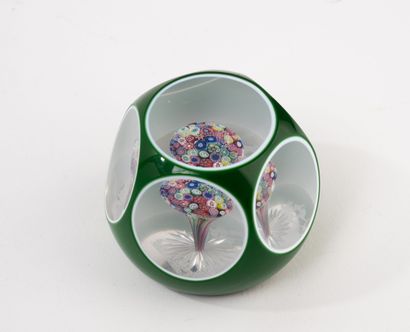 SAINT-LOUIS
Crystal paperweight.
Double green...