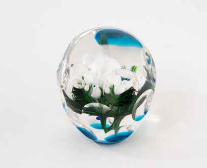 SAINT-LOUIS
Crystal paperweight.
Cut with...