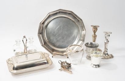 Lot of silver or pewter metal pieces, including:...