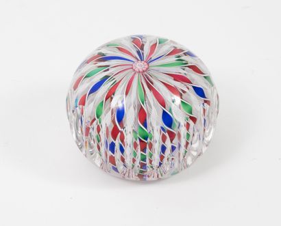 SAINT-LOUIS
Crystal paperweight.
Design featuring...
