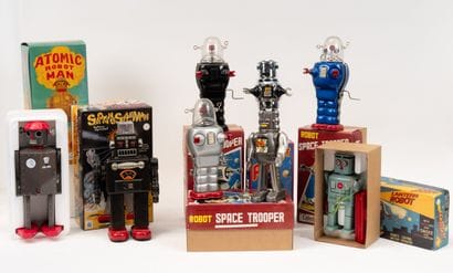 Lot de 8 reproductions de robots ou personnages...
