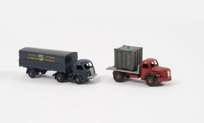 DINKY TOYS FRANCE
Set includes:
- Panhard...