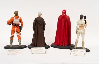 ATTAKUS / BOMBYX
Lot de 7 statuettes en résine.
Édition...