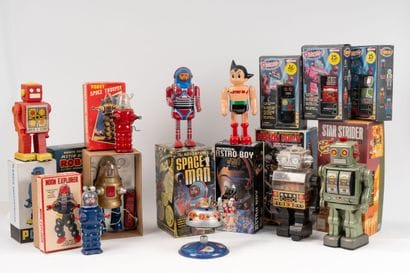 Lot de 12 reproductions de robots ou personnages...