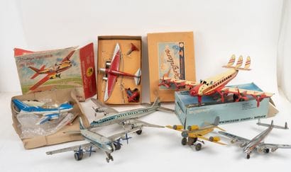 JOUSTRA & MISCELLANEOUS
Set of 8 airplanes...
