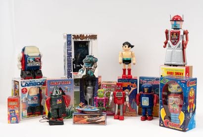 Lot de 12 reproductions de robots ou personnages...