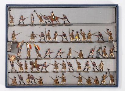 Lot de soldats, plats d'étain peints, la...