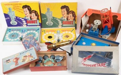 Lot de jouets de l'Espace comprenant :
-...