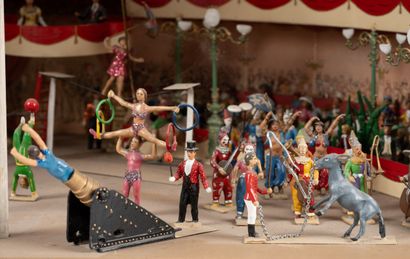CBG 
Grand cirque avec chapiteau miniatures...