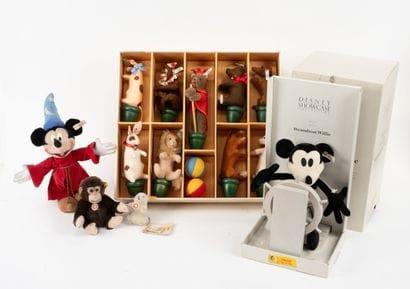 STEIFF 
Lot de 9 quilles de collection et...