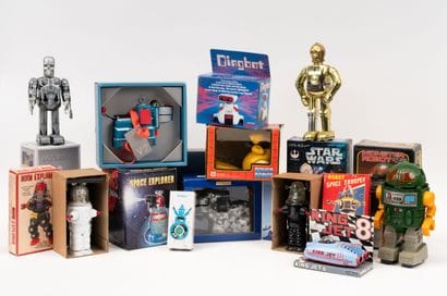 Lot de 12 reproductions de robots ou personnages...