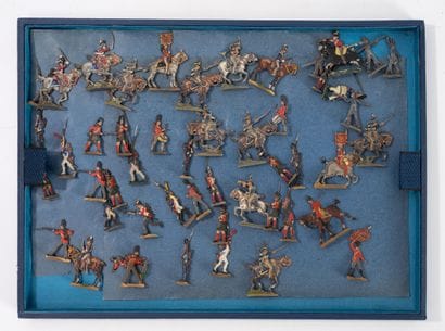 Lot de soldats, plats d'étain peints, la...