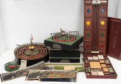 Lot comprenant trois jeux de course de petits...