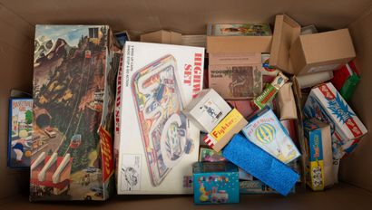 Lot de boîtes et ou emballages (anciens,...