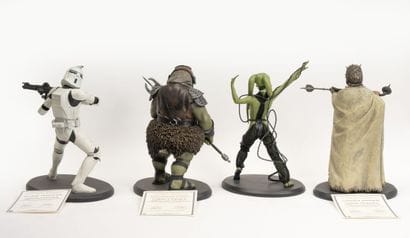 ATTAKUS / BOMBYX
Lot de 7 statuettes en résine.
Édition...